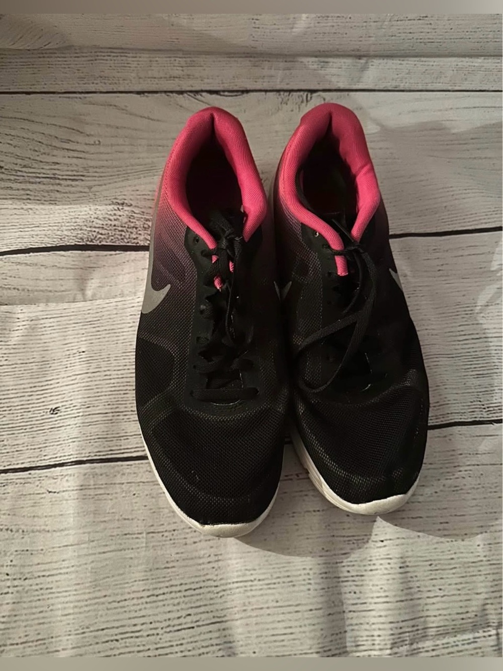 Nike Women's Black with Pink Liner Athletic Running Sneakers